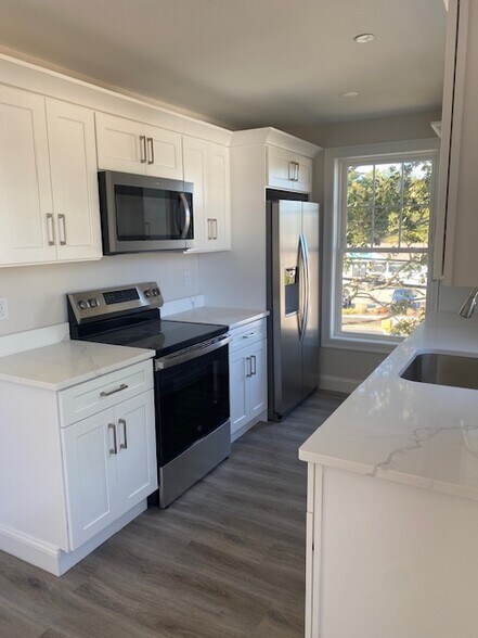 Building Photo - 163 Summer St