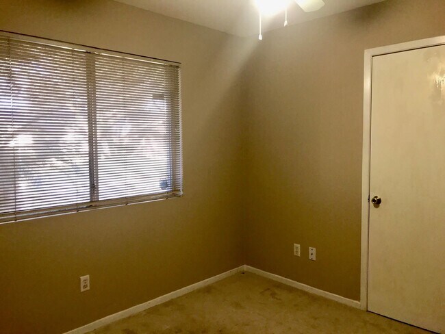 Building Photo - 2403 Chimneystone Cir