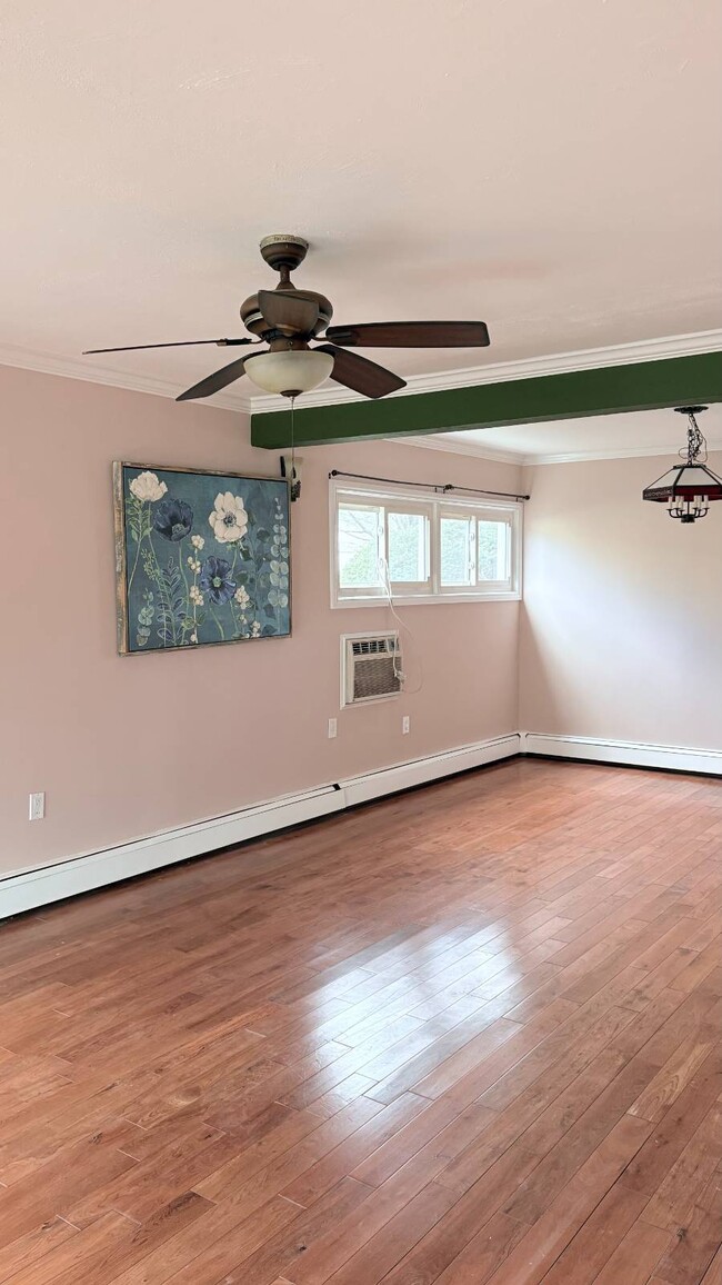 Building Photo - 20 Basket Ln