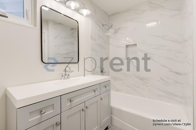 Building Photo - Unit C