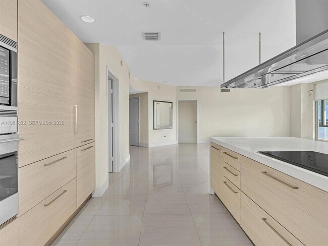 Building Photo - 17301 Biscayne Blvd