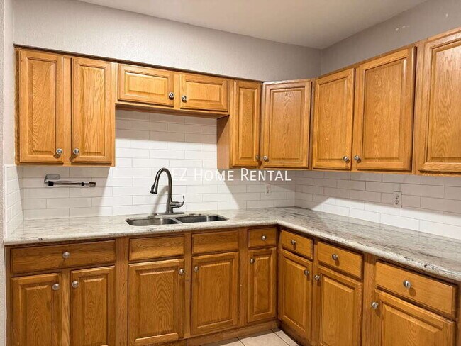 Building Photo - 2102 5th Ave N