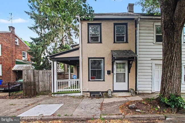 Building Photo - 308 Walnut St