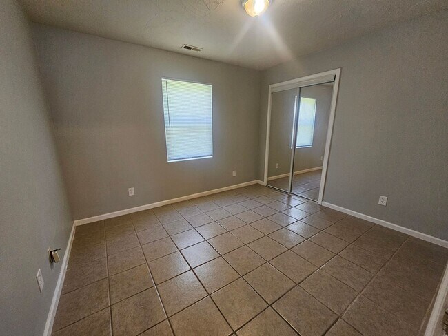 Building Photo - 1602 Chase St