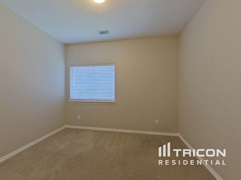 Building Photo - 28818 Hidden Cove Dr