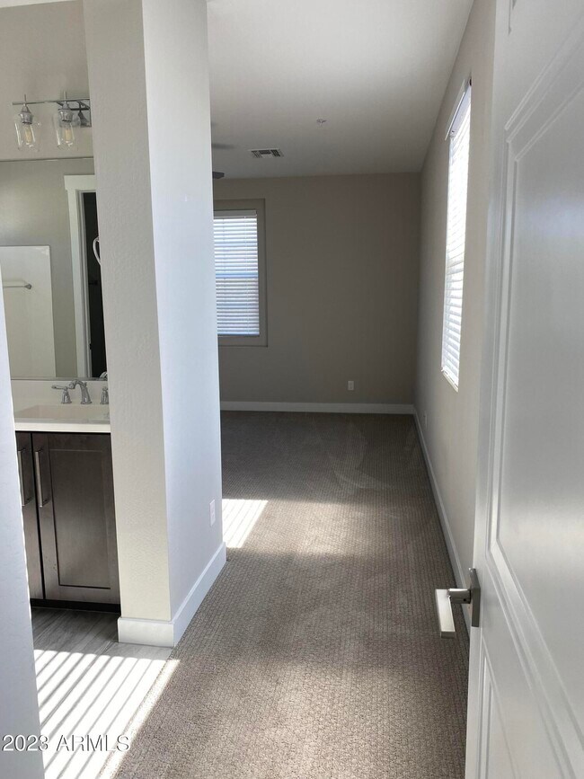Building Photo - 21065 W Elm Way Ct