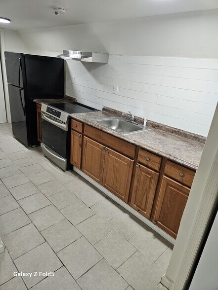 Building Photo - 424 Leslie St