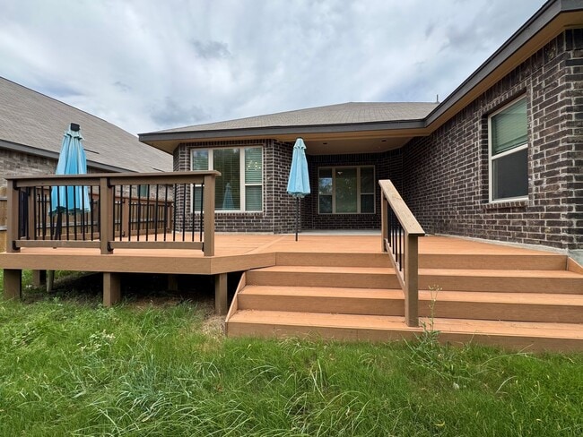 Building Photo - 3 BR/2BA |  Single Family Home | 1-Car Garage Parking | Fenced backyard