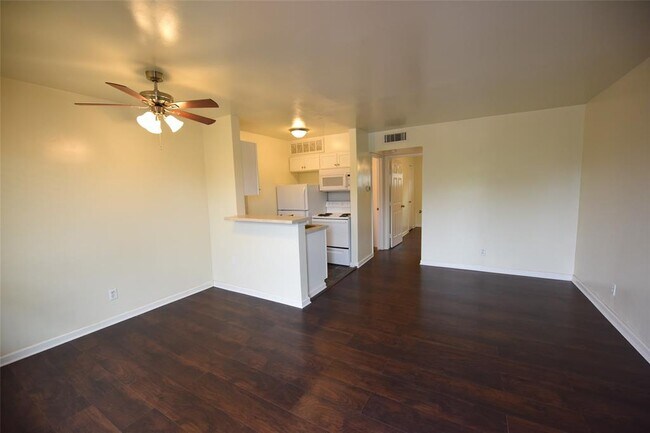 Building Photo - 5124 Live Oak St