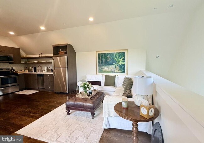 Building Photo - 10601 Red Barn Ln