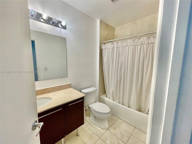 Building Photo - 1900 N Bayshore Dr