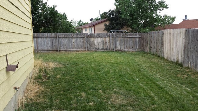 Building Photo - 475-477 Delta Cir