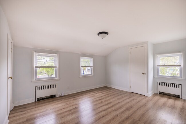 Building Photo - 436 Sedgewick Ave