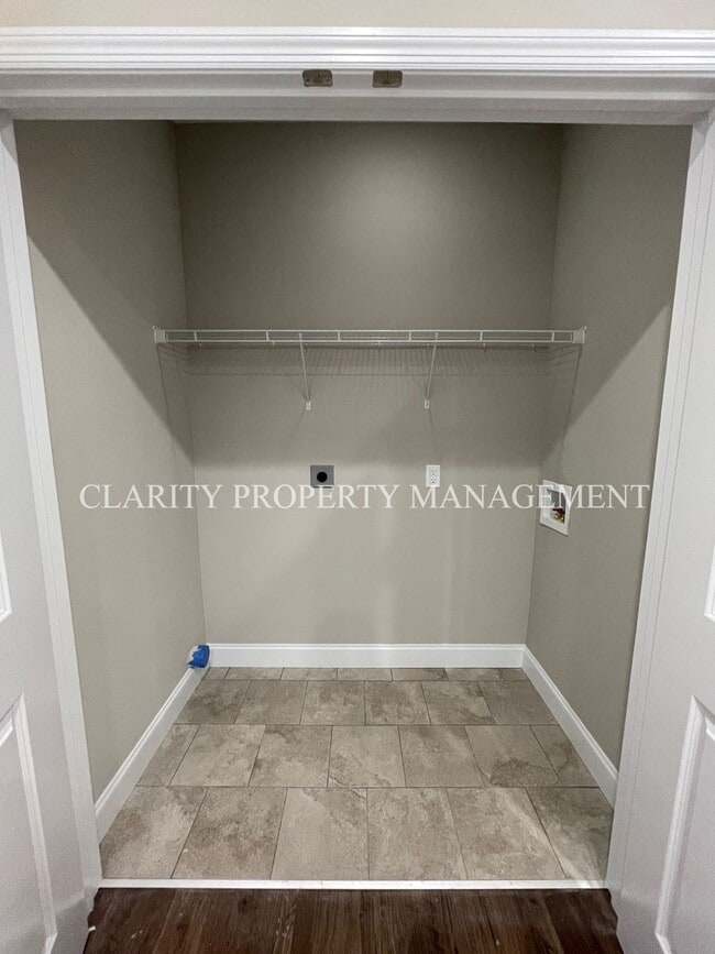 Building Photo - Newly Constructed Townhome!