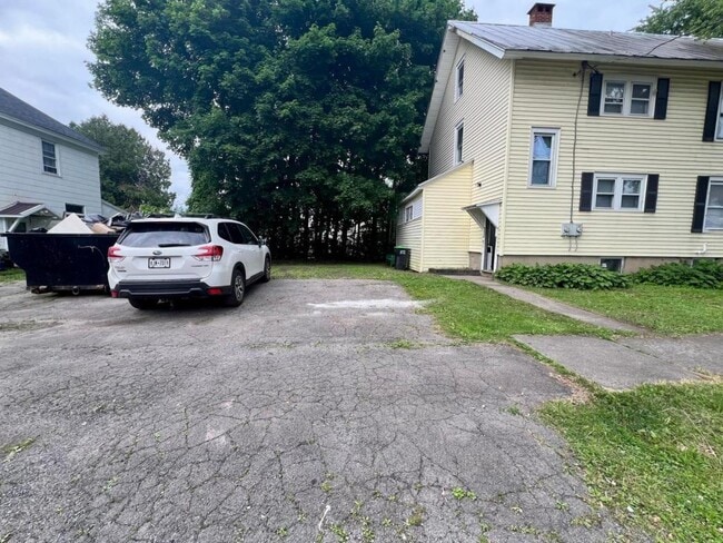 Building Photo - 301 Folts St