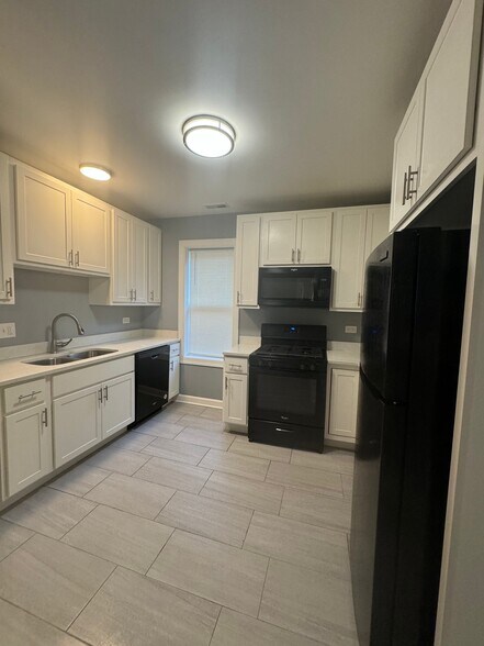 Building Photo - 5607 S Throop St