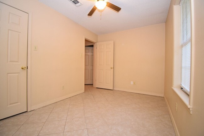 Building Photo - 402 W Florida Ave