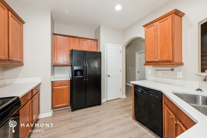 Building Photo - 7141 Silk Tree Pointe