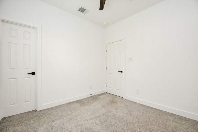 Building Photo - 9734 Pelsey St