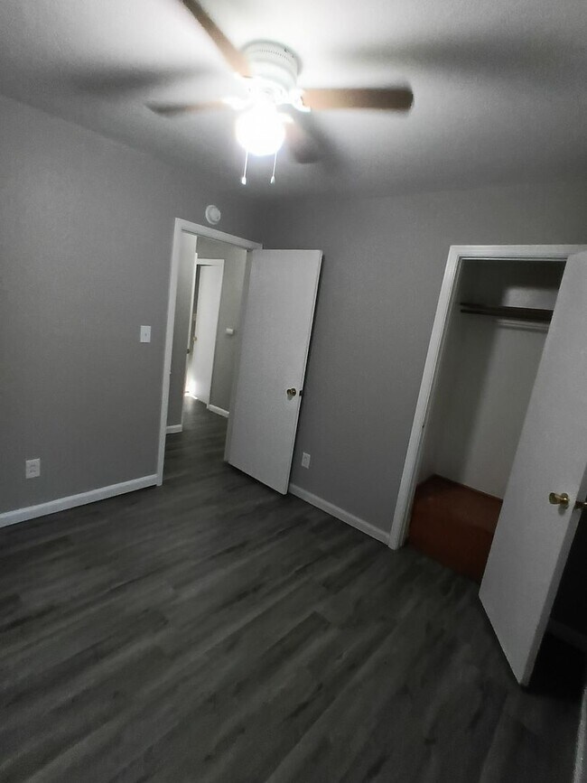 Building Photo - Wonderful Kitchen & New flooring! FIRST FU...