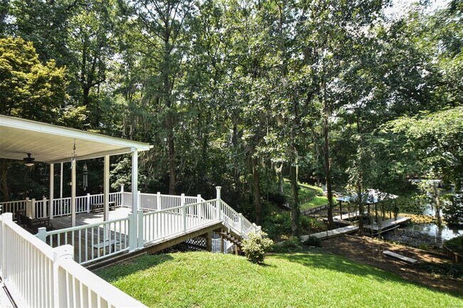 Building Photo - 555 Shady Acres Rd