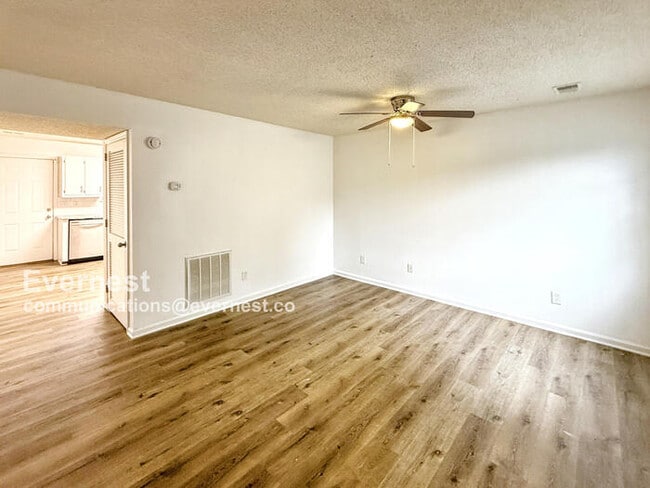 Building Photo - 2163 Cheshire Dr