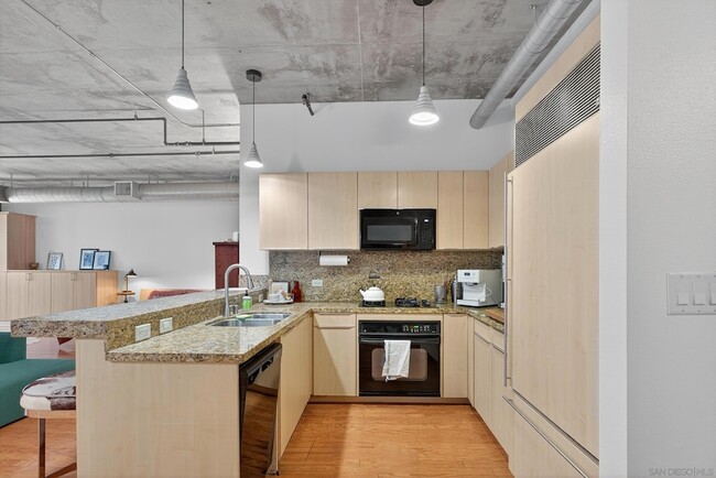 Building Photo - 877 Island Ave