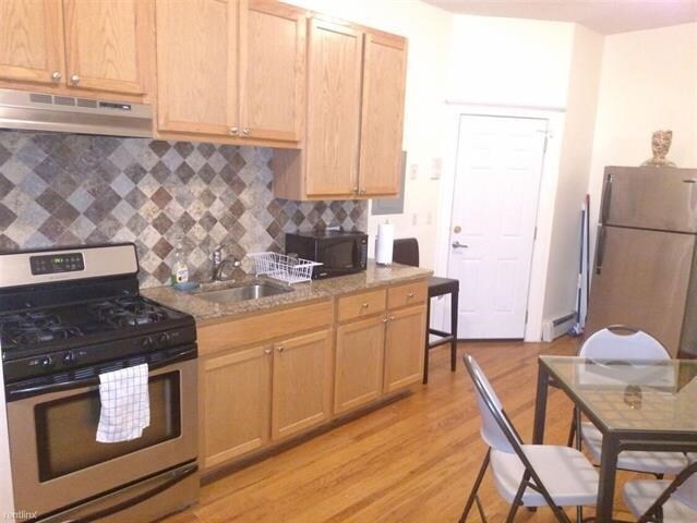 Building Photo - 1138 Summit Ave