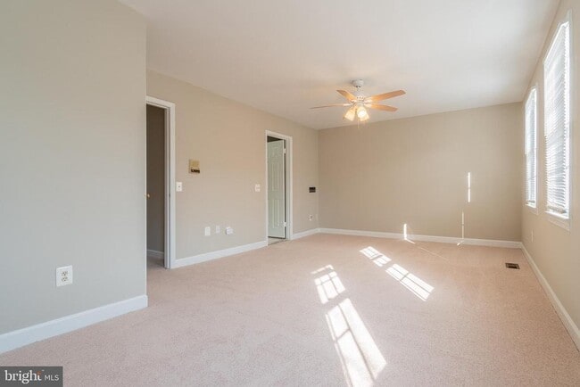 Building Photo - 3554 S George Mason Dr