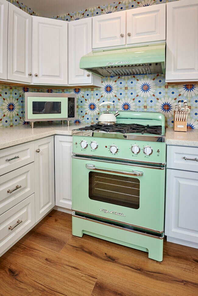 Building Photo - 7080 Via del Mar