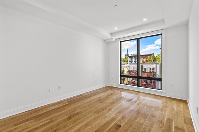 Building Photo - 318 4th St