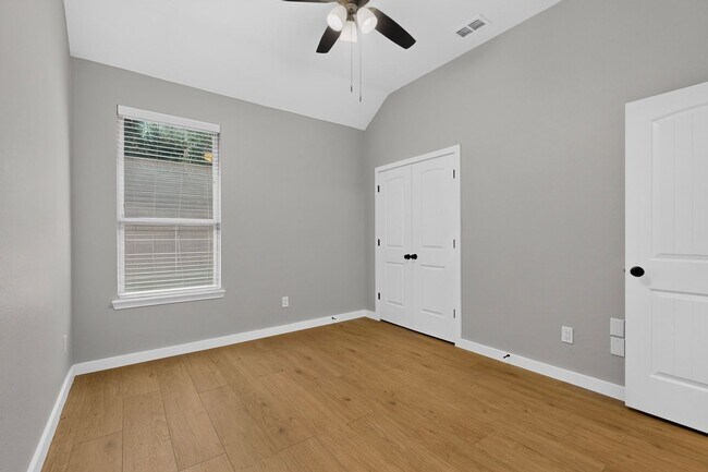 Building Photo - 3312 Glen Crest Ln