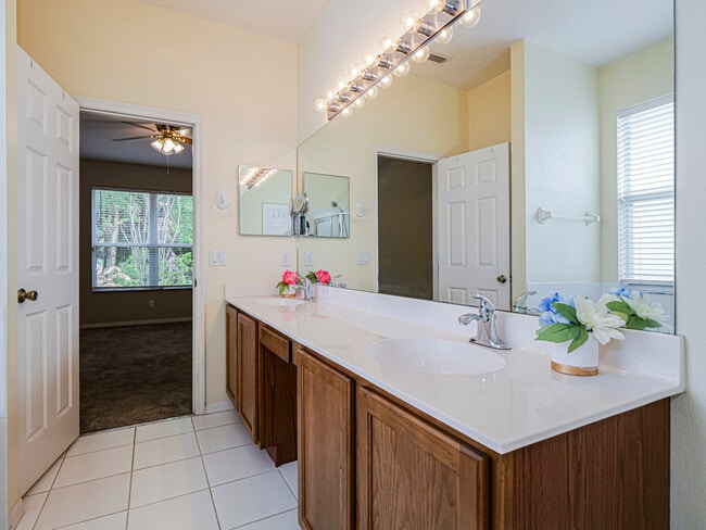 Building Photo - 7916 105th Ct