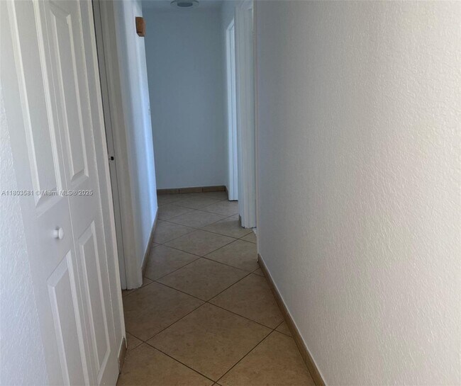 Building Photo - 17035 SW 107th Ct