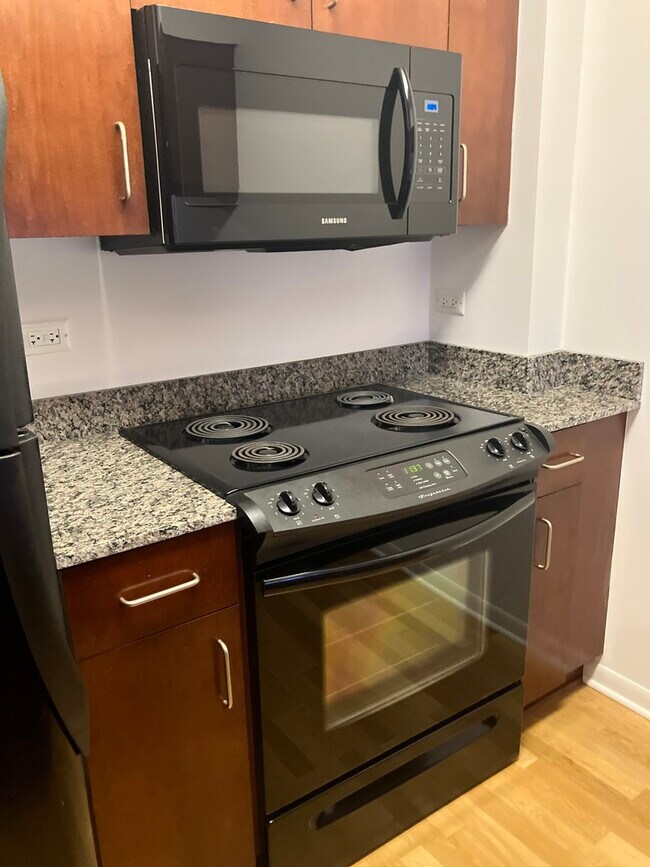 Building Photo - 1740 Oak Ave