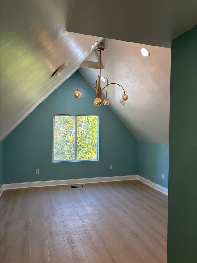 Building Photo - Jefferson 3