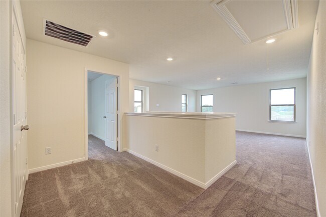 Building Photo - 6120 Whitewing Rd