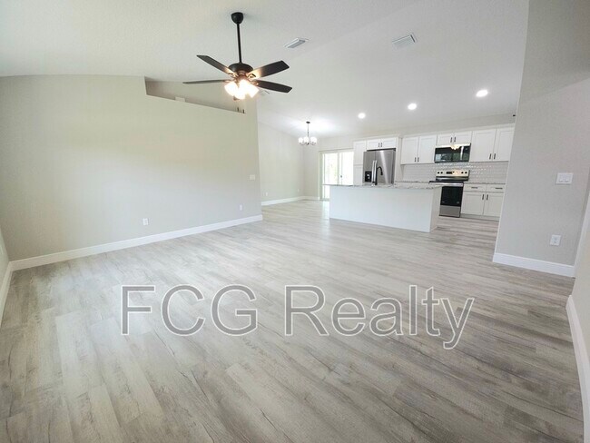 Building Photo - 9412 N Pineview Way