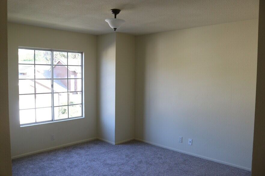 Building Photo - 857 S Sapphire Ln
