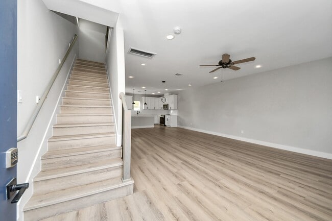 Building Photo - 807 Avenue J