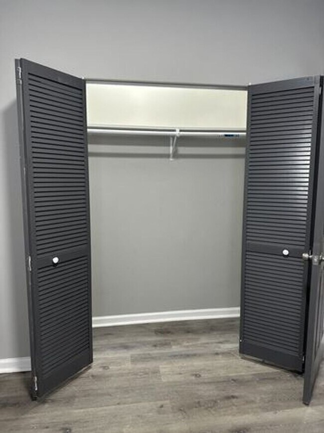 Building Photo - Irvington Living II: Renovated Comfort in ...