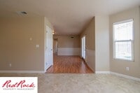 Building Photo - 5 Bedroom Pet Friendly Home!