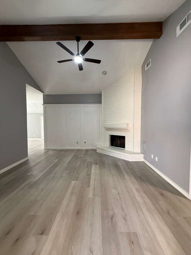 Building Photo - 1019 Western Springs Dr