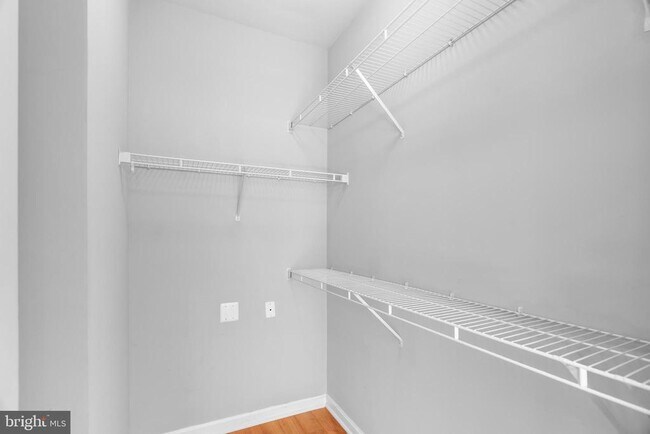 Building Photo - 4852 Eisenhower Ave