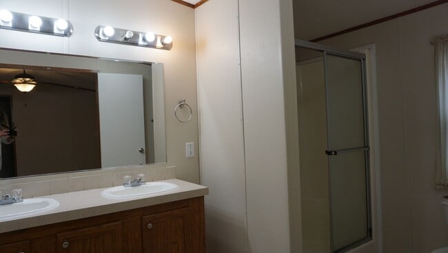 Building Photo - 3 Bedroom mobile home in the County