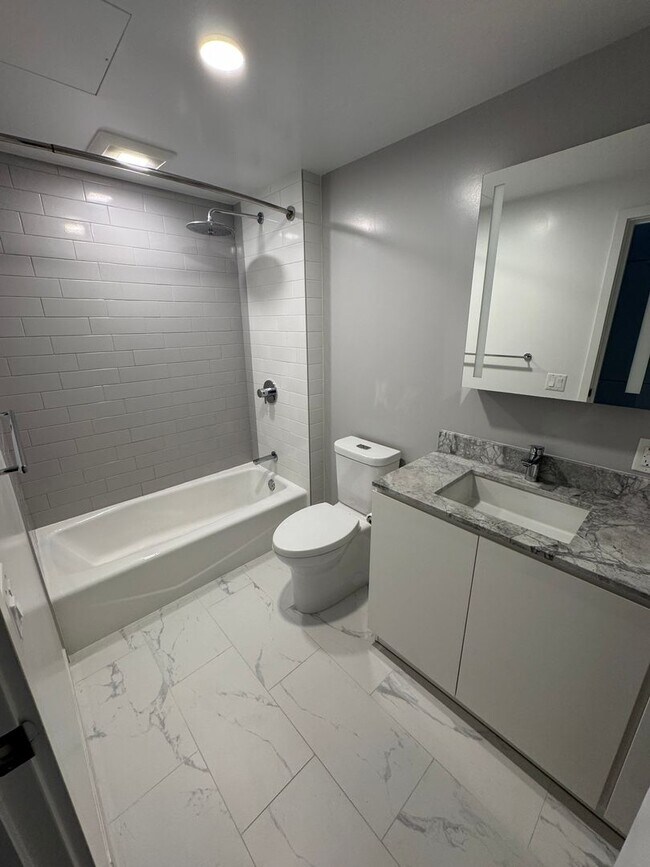 Building Photo - Immaculate studio at A'ali'i at Ward Village