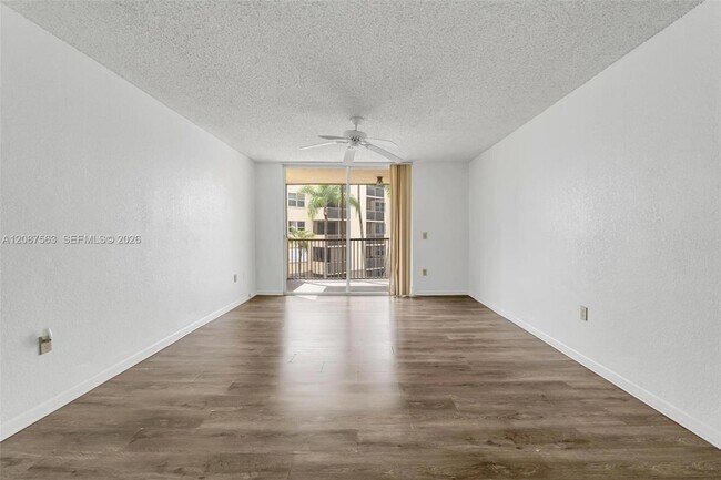Building Photo - 8255 Lake Dr