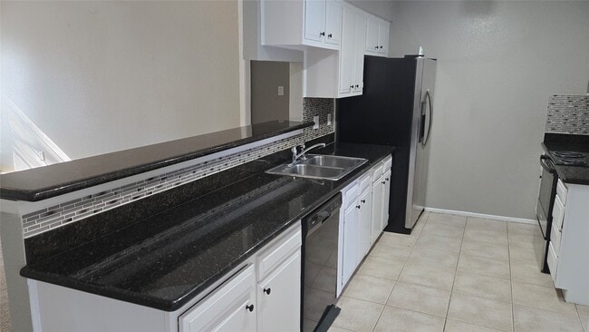 Building Photo - 6125 Brookdale Dr