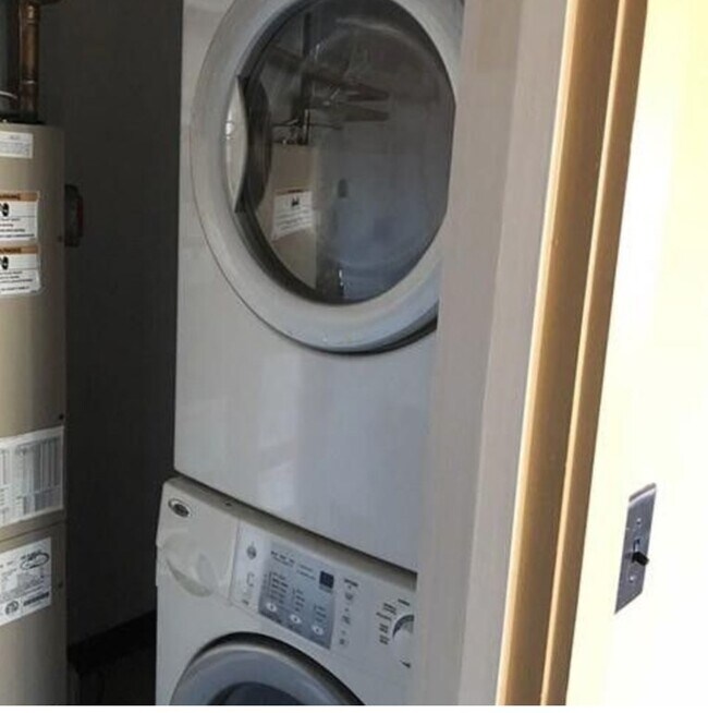 Building Photo - 406 Lincoln St