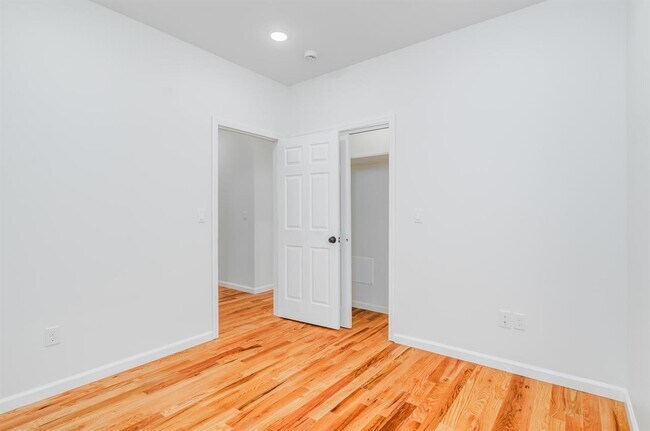 Building Photo - 85 Myrtle Ave